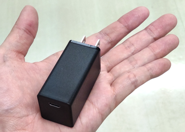 Amazonで販売開始！情報学科 西嶋教授の共同特許技術を採用した世界最軽量充電器