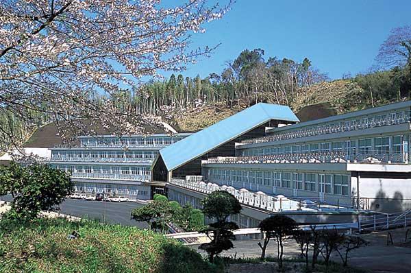 芸術学部棟（L号館）