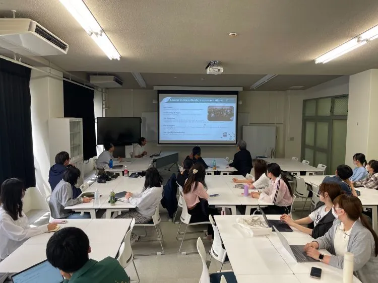 生物生命学部 石田研究室にFluigent社のAdam Meziane 氏を招きwebセミナーを開催いたしました