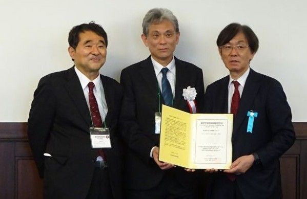 宇宙航空システム専攻　下田教授に航空宇宙技術遺産の認定証が授与されました。