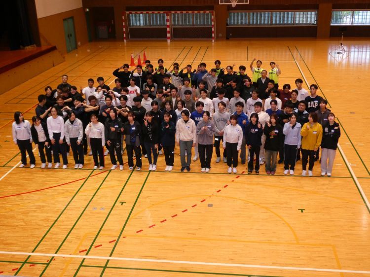 宇宙航空システム工学科　新入生チームビルディングゲームを実施しました。