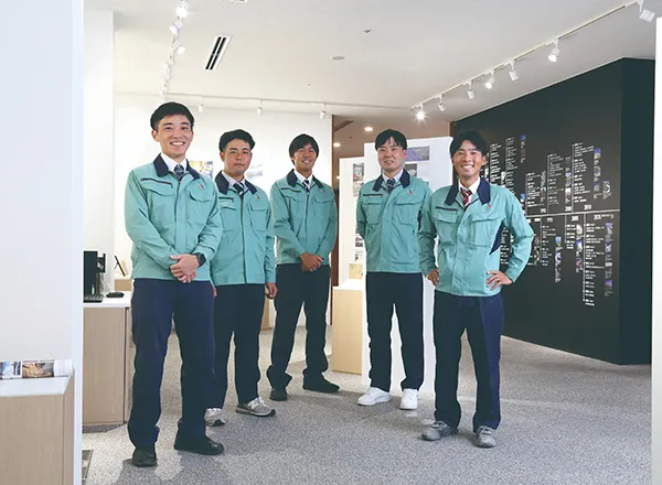 本学出身26名