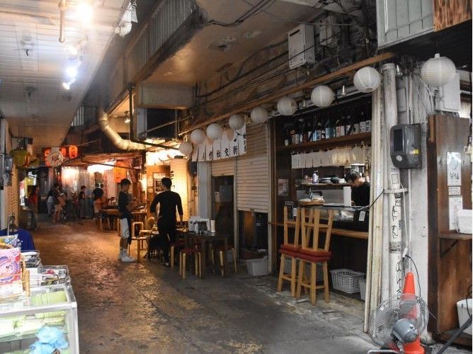 沖縄の商店街.jpg