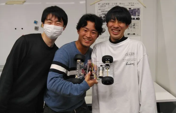 【機械製作実習】機械工学科3年生が製作したロボットでコンテスト！