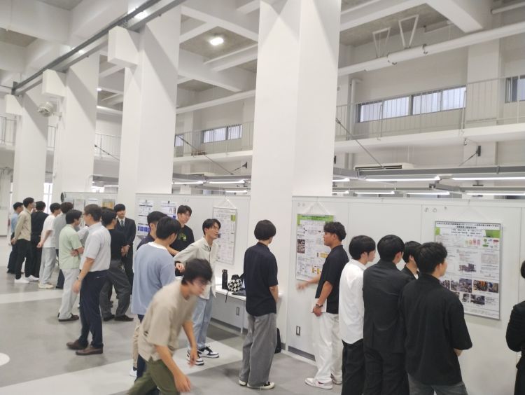 機械工学科4年生 卒業研究中間発表会実施