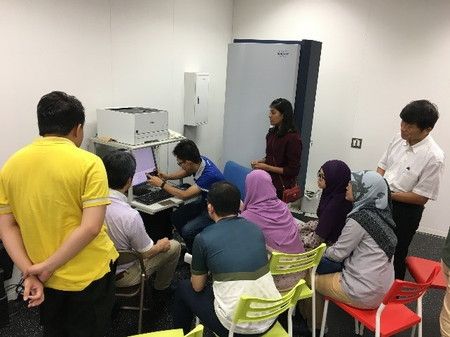 マレーシアの学生に先端技術でおもてなし