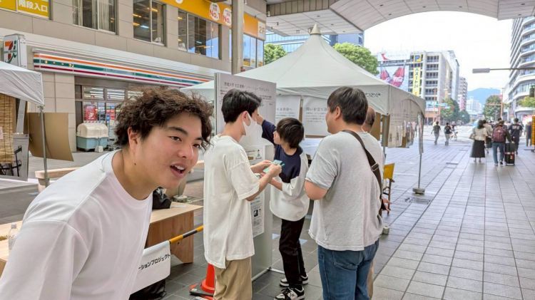 国土交通省後援イベントで情報学部未来情報コース学生が空き家対策に関するポスターを掲示し、アンケート調査を実施