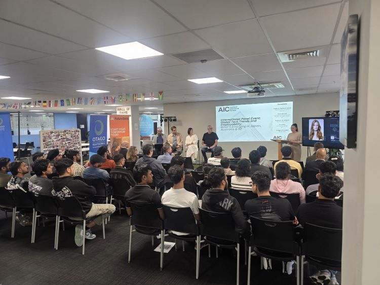 情報学科 亜原理有教授が国際パネル討論会に登壇