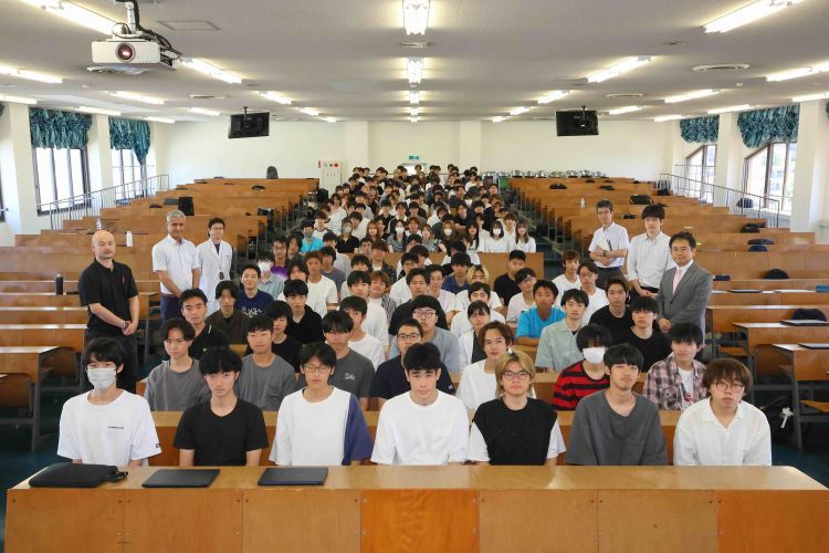 未来の半導体エンジニアを目指せ！ 第4回学長杯「半導体回路設計コンテスト」が開催されました