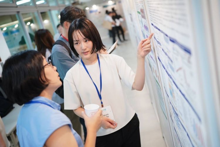 薬学科6年生が国際学会でポスター賞を受賞しました