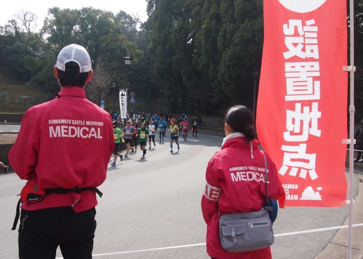 薬学生26名が『熊本城マラソン2019』を救護サポート！