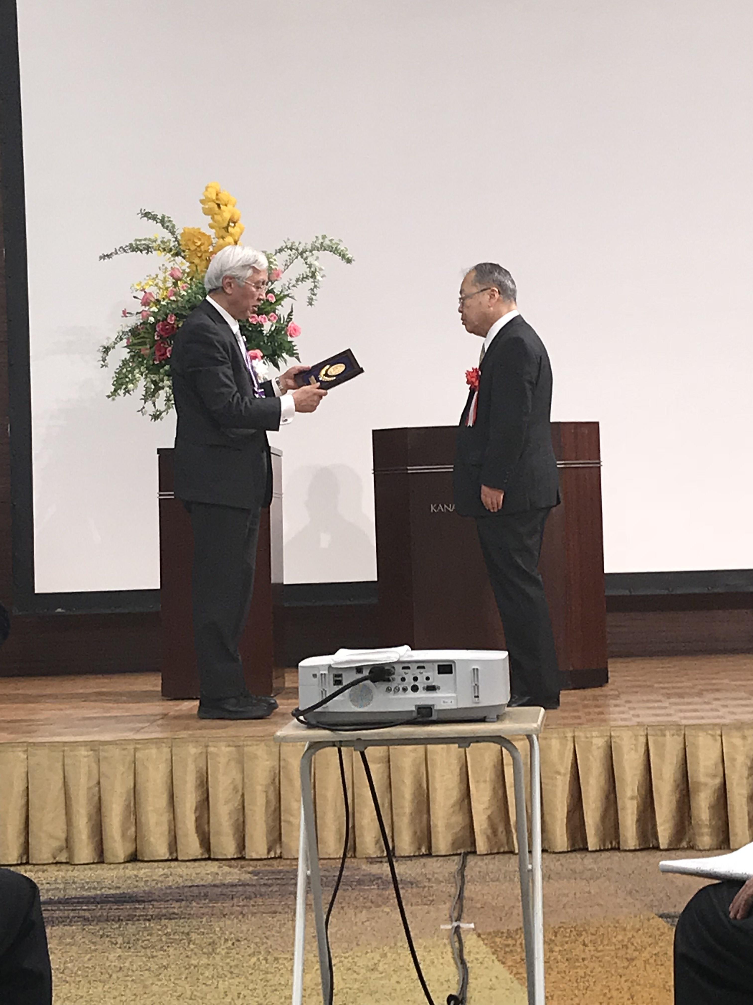 小田切教授が日本薬学会功労賞を受賞