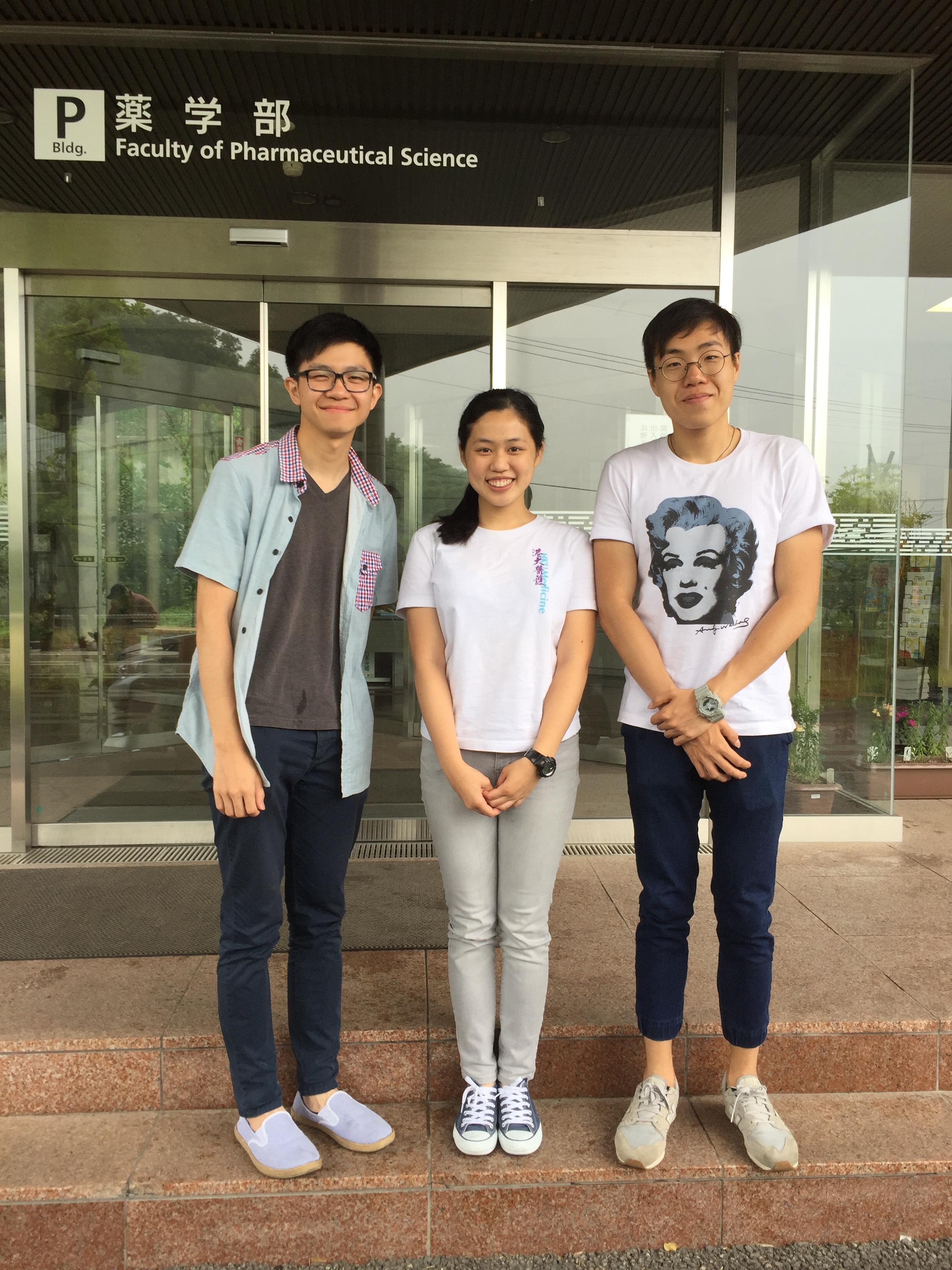 香港大学の学生が薬学部で研修を行っています