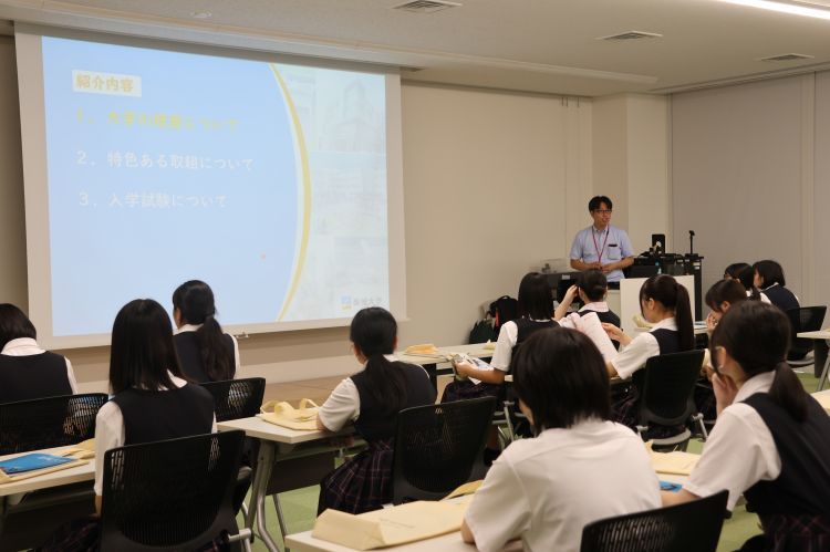大学概要説明の様子.JPG