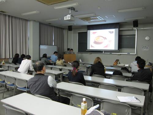 研修の報告会の様子
